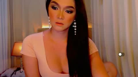 Leah online show from April 5, 2026, 7:00 pm