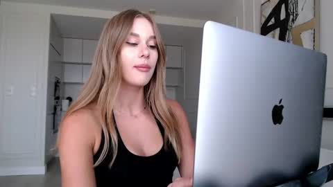 mistressuniverse online show from July 28, 2026, 12:12 pm