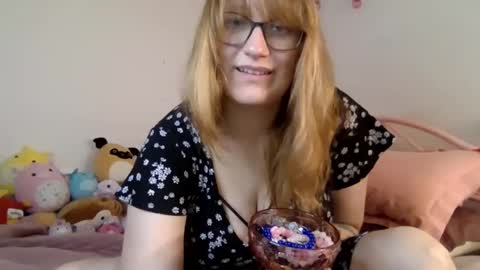misty_reine online show from January 24, 2025, 3:32 am