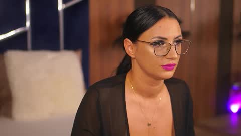 Romina online show from October 3, 2025, 8:28 pm