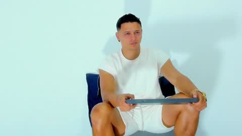 Snapshot of mitchellburns chatting on December 25, 2024, 12:59 am mitchell online show from December 25, 2024, 12:59 am