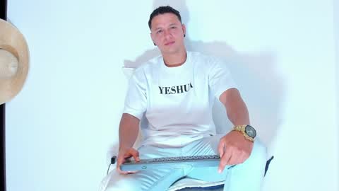 Snapshot of mitchellburns chatting on February 7, 2025, 12:20 am mitchell online show from February 7, 2025, 12:20 am