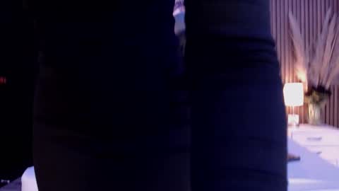 Mtica Brennet online show from December 3, 2025, 3:25 am