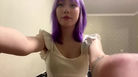 Mila online show from October 18, 2025, 1:56 pm