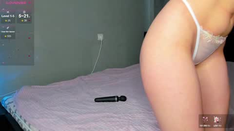 Snapshot of miumiumia chatting on December 28, 2024, 7:11 am Mia 3 online show from December 28, 2024, 7:11 am