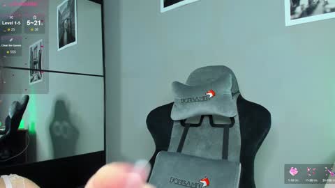 Snapshot of miumiumia chatting on January 7, 2025, 2:31 am Mia 3 online show from January 7, 2025, 2:31 am