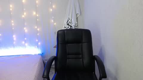 Snapshot of mixie_cute chatting on December 2, 2024, 1:58 am mixie_cute online show from December 2, 2024, 1:58 am