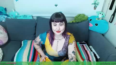 Elizabxth Fields online show from October 3, 2025, 4:09 am