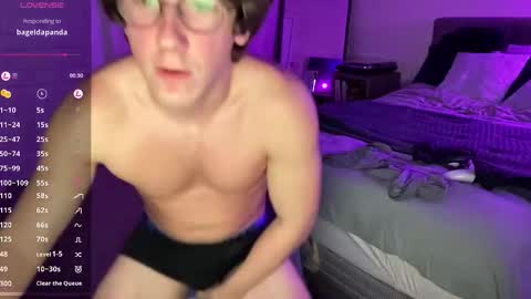 Snapshot of mizzo001 chatting on November 3, 2025, 12:46 am Leo online show from November 3, 2025, 12:46 am