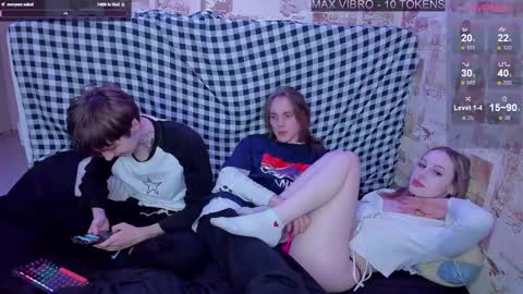 Tim and Lisa  Simon and Luna online show from February 15, 2025, 4:45 pm