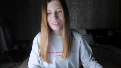 Lili online show from October 6, 2025, 10:02 am