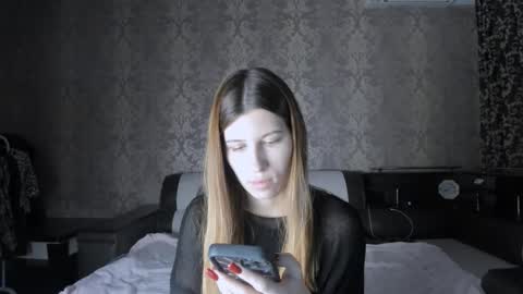 Lili online show from October 16, 2025, 12:17 pm