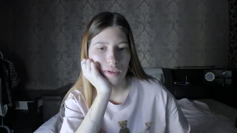 Lili online show from November 14, 2025, 10:36 am