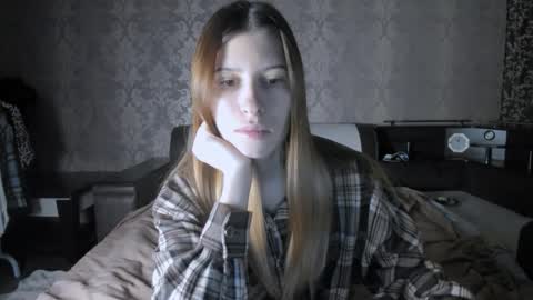 Lili online show from December 2, 2025, 9:58 am