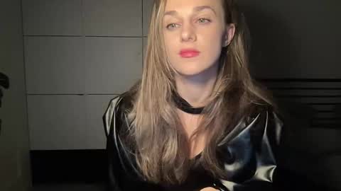 mmminnie online show from October 26, 2025, 5:19 pm