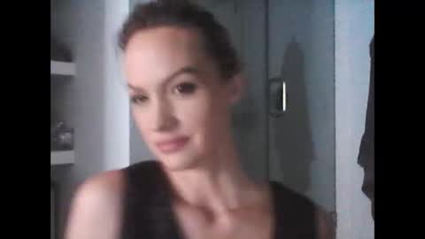 mmmmyesplease1 online show from December 21, 2024, 3:31 pm