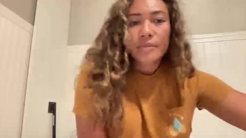 Snapshot of moana_mack9 chatting on July 21, 2026, 5:21 am moana_mack9 online show from July 21, 2026, 5:21 am