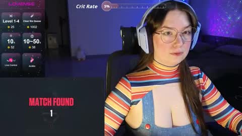 Snapshot of moaning___lisa chatting on October 23, 2025, 8:35 am to support follow the fanclub online show from October 23, 2025, 8:35 am