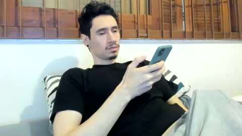 Snapshot of moderdelier chatting on January 4, 2025, 9:52 pm DigBreed online show from January 4, 2025, 9:52 pm