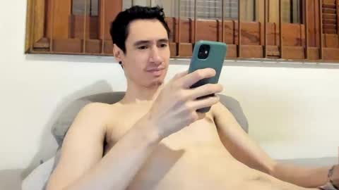 Snapshot of moderdelier chatting on January 19, 2025, 1:00 am DigBreed online show from January 19, 2025, 1:00 am