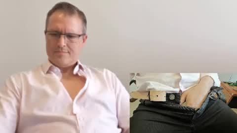 Snapshot of moe_001 chatting on September 16, 2025, 5:47 pm Moe online show from September 16, 2025, 5:47 pm