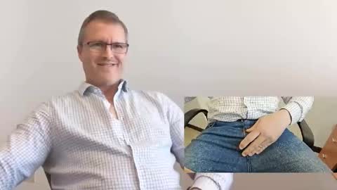 Snapshot of moe_001 chatting on September 22, 2025, 7:05 pm Moe online show from September 22, 2025, 7:05 pm