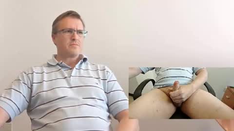 Snapshot of moe_001 chatting on November 14, 2025, 7:01 pm Moe online show from November 14, 2025, 7:01 pm