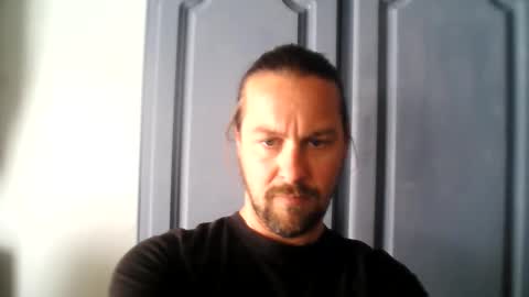 Snapshot of moi9876543210 chatting on May 19, 2026, 2:45 pm Julien online show from May 19, 2026, 2:45 pm