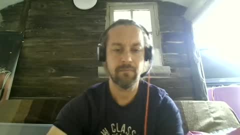 Snapshot of moi9876543210 chatting on June 15, 2026, 12:07 pm Julien online show from June 15, 2026, 12:07 pm