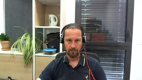 Snapshot of moi9876543210 chatting on June 18, 2026, 10:30 am Julien online show from June 18, 2026, 10:30 am