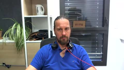 Snapshot of moi9876543210 chatting on June 19, 2026, 1:26 pm Julien online show from June 19, 2026, 1:26 pm
