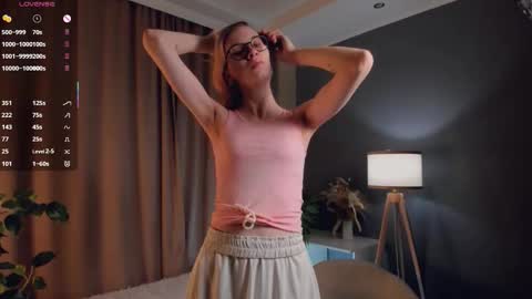 Laura online show from November 26, 2025, 1:17 am