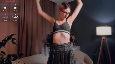 Laura online show from December 2, 2025, 1:22 am