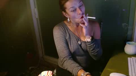 Snapshot of moistknickerchick69 chatting on September 24, 2025, 5:44 am MoistKnickers69 online show from September 24, 2025, 5:44 am