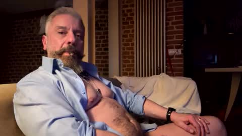 molitsrymale69 online show from December 3, 2025, 2:26 pm