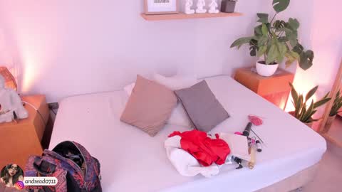 Snapshot of moll1e_ chatting on February 5, 2025, 11:55 am M o L l i E online show from February 5, 2025, 11:55 am