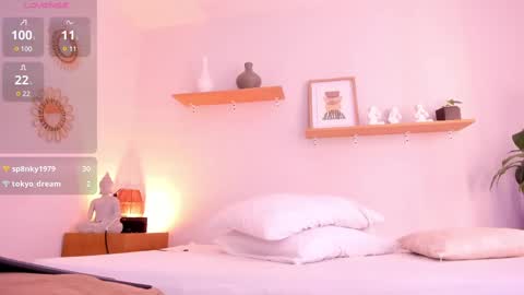 Snapshot of moll1e_ chatting on February 12, 2025, 3:38 pm M o L l i E online show from February 12, 2025, 3:38 pm