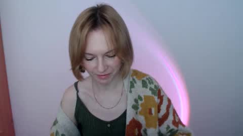 mollilove online show from May 18, 2026, 7:25 am