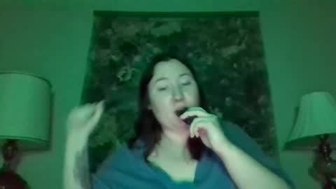 mollsballs123 online show from November 5, 2025, 4:12 am