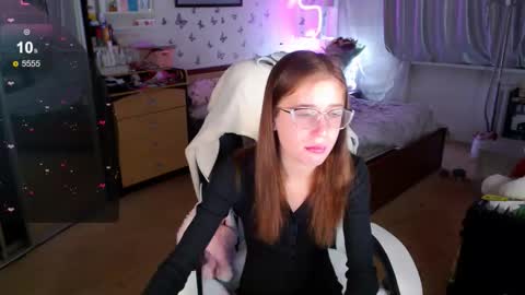 Molly Prvt is open online show from October 9, 2025, 6:11 am