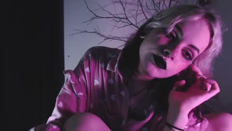 Molly Crow online show from January 28, 2025, 11:39 pm