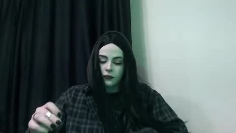 Molly Crow online show from February 5, 2026, 5:01 am