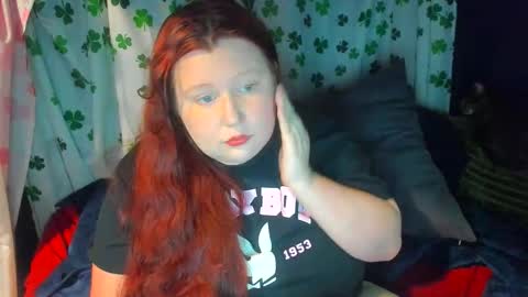 molly_moons online show from May 25, 2026, 9:32 pm