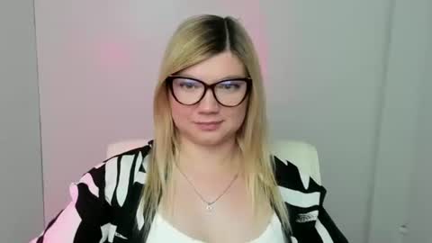 Molly online show from September 21, 2025, 11:34 am