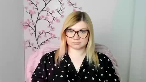 Molly online show from May 11, 2026, 4:04 pm