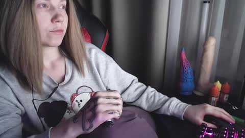 I have new photos come and see with love Molly online show from February 13, 2025, 9:38 pm