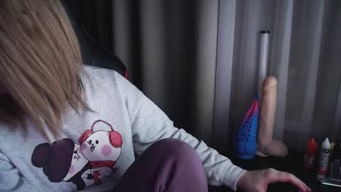 I have new photos come and see with love Molly online show from February 24, 2025, 3:33 am