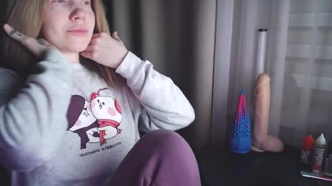 I have new photos come and see with love Molly online show from February 24, 2025, 3:09 pm