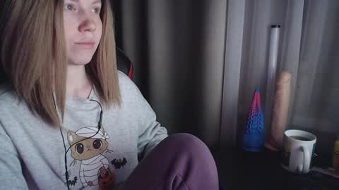 I have new photos come and see with love Molly online show from February 27, 2025, 9:14 pm