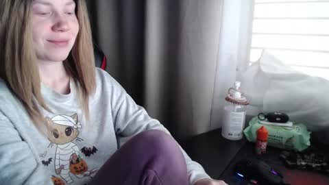 I have new photos come and see with love Molly online show from October 11, 2025, 10:47 am